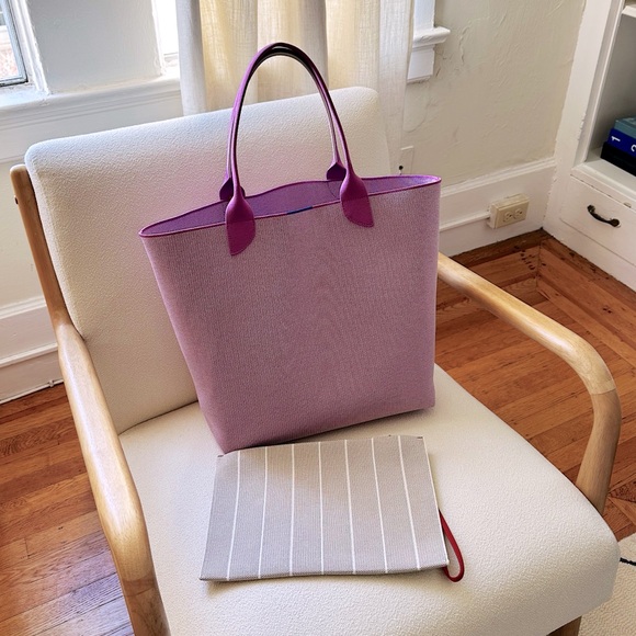 Rothys Lightweight Tote + BONUS WRISTLET - Picture 1 of 3